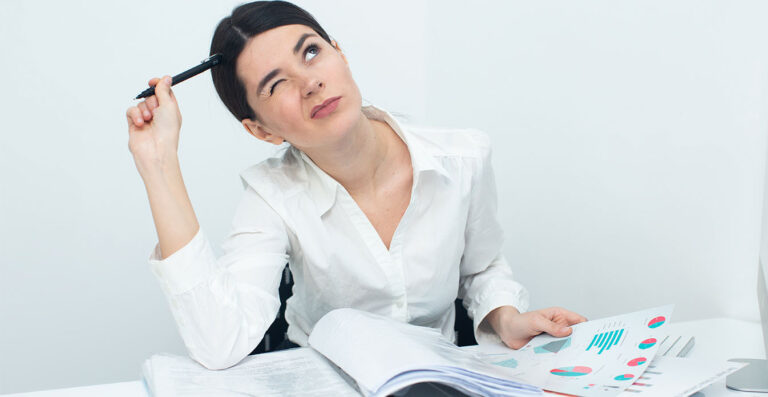 ¿Tercerizar o manejar la contabilidad internamente? Pros y contras para pymes